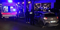 Otomobil önce servis aracına, sonra elektrik direğine çarptı: 1 yaralı
