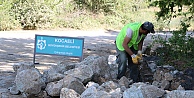 Sekbanlı köy mezarlığında taş duvar imalatı