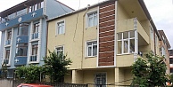 Servis Aracı İle Apartmanın Önünden Çöp Bidonu Çaldılar: O Anlar Kamerada