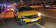 Ticari taksinin çarptığı yaya yaralandı   (VİDEOLU HABER)
