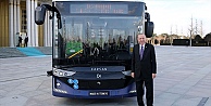 Türk mühendislerin geliştirdiği dünyanın ilk seri üretim sürücüsüz elektrikli otobüsü tanıtıldı