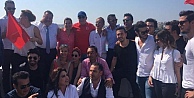 Ünlü isimler miting alanında!