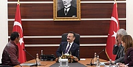 Vali halk gününde vatandaşları dinliyor