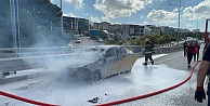 Yangın çıkan taksi kullanılamaz hale geldi