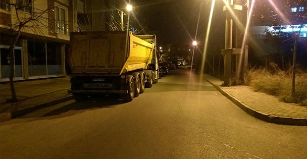 Tır yasak dinlemiyor!