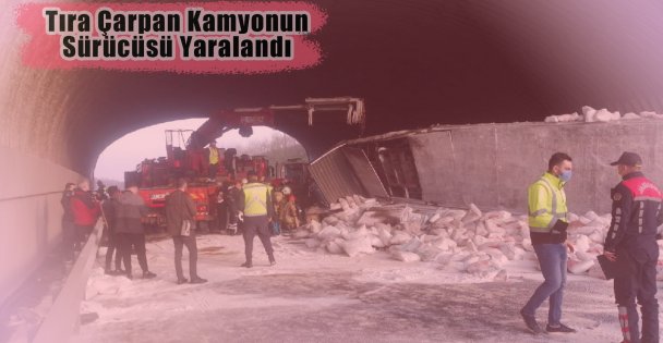 Tıra Çarpan Kamyonun Sürücüsü Yaralandı