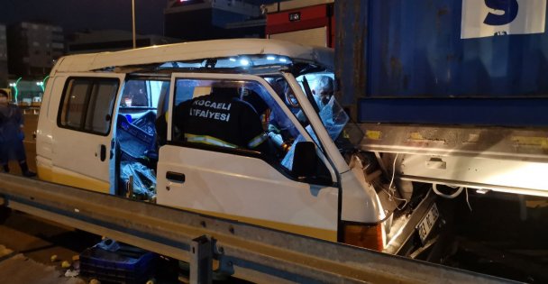 Tıra çarpan sürücü yaralandı