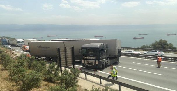 TIR'ı tamir etmeye çalışırken altında kaldı