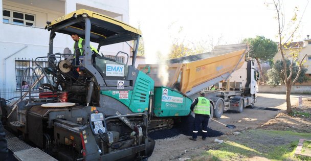 Topçular–İstasyon Caddesi Arasında 90 Sokakta Yol Çalışması  Altyapısı Tamamlanan Sokaklarda Asfaltlama ve Yama Çalışmaları Sürüyor