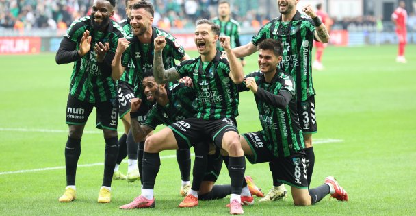 Trendyol 1. Lig: Kocaelispor: 4 - Ankara Keçiörengücü: 1 (İlk yarı)