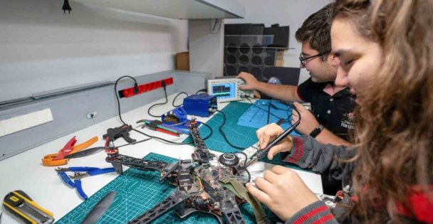 TÜBİTAK Fen Lisesi geleceğin bilim insanlarını arıyor: Başvurular 15 Temmuz'da sona eriyor