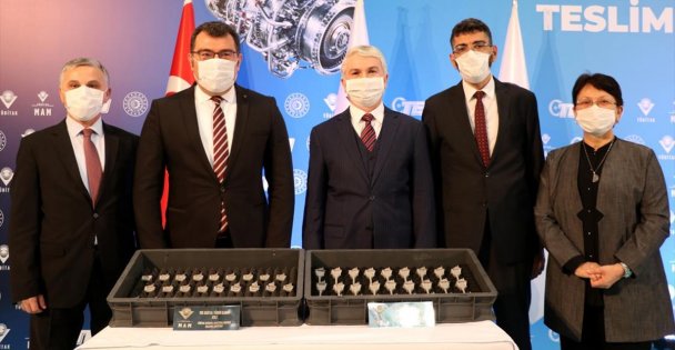 TÜBİTAK'ta üretilen ilk set tek kristal türbin kanatları TEI'ye teslim edildi