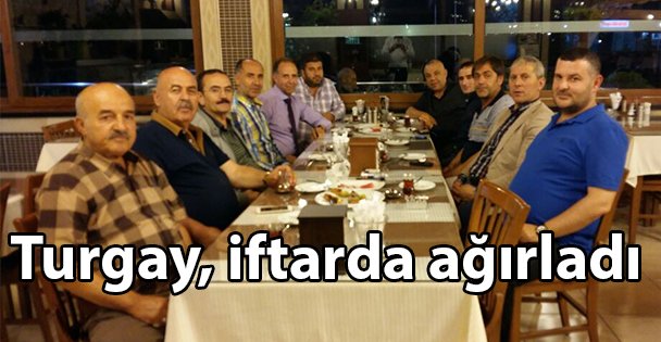 Turgay, iftarda ağırladı