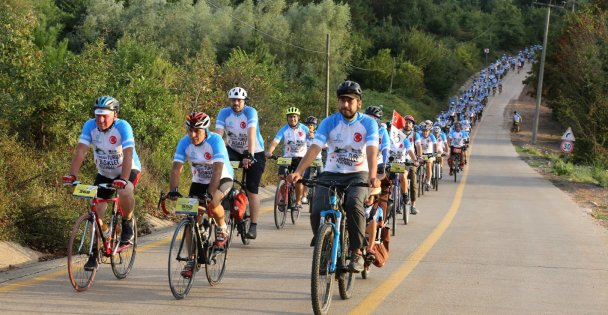 Turizm destinasyonuna pedal çeviriyorlar