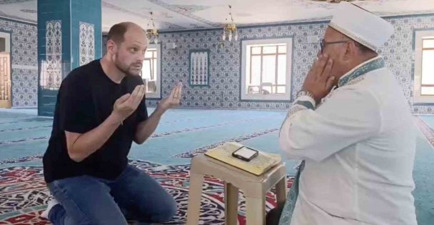 Türk bayraklı nişanın ardından Alman damat Müslüman oldu
