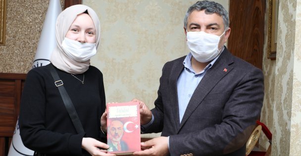 Türkiye Birincisi Ayşenur, Başkan Şayir'in konuğu oldu