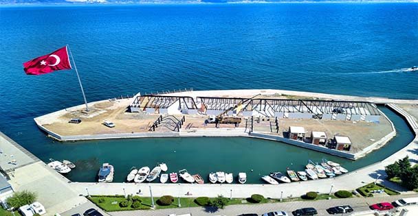 Türkiye'nin Dev Bayrağı Kocaeli' de Yükseldi