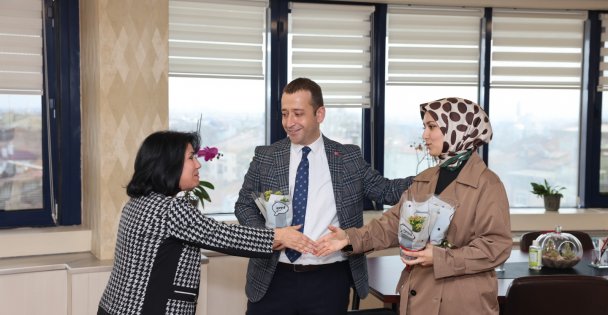 Tutuş'tan Belsa'da kadın personele çiçekli kutlama
