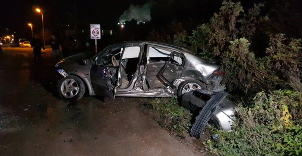 Üç Aracın Karıştığı Kazada 8 Kişi Yaralandı