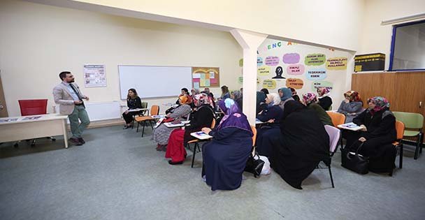 Ücretsiz Sağlık Seminerlerini Sürdürüyor