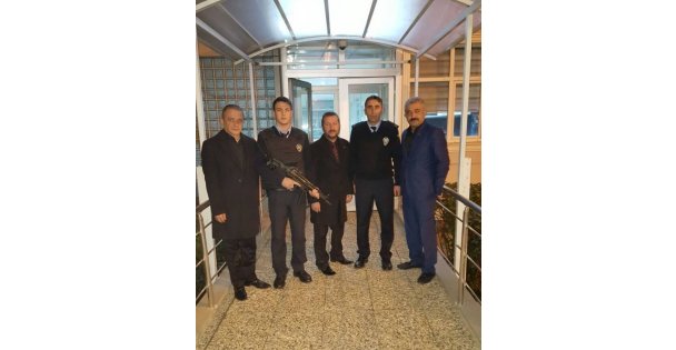 Ülkücüler polisleri yalnız bırakmadı