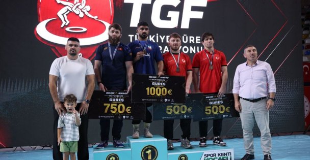 Uluslararası Güreş Turnuvası'nda ilk gün tamamlandı