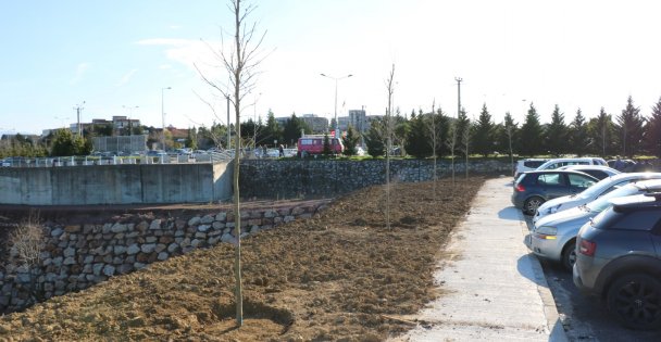 Umuttepe Otoparkında Çevre Düzenlemesi Yapıldı