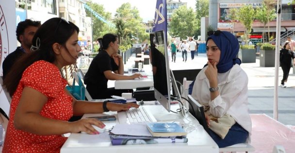 Üniversite adayları için ücretsiz danışmanlık desteği