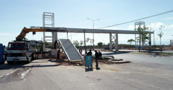 Üniversite Yolu Yaya Geçidinde Kirişler Konuluyor