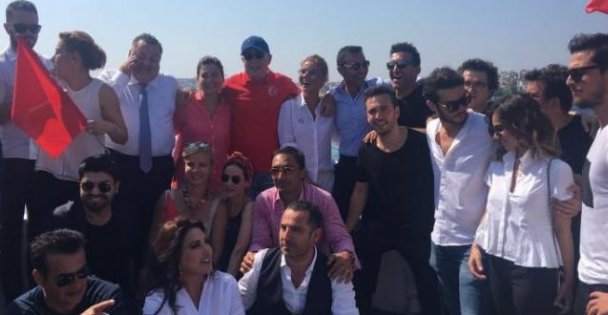 Ünlü isimler miting alanında!