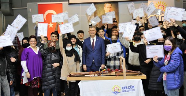 UNUTULMAYA YÜZ TUTMUŞ SANATLAR GÖLCÜK'TE YAŞATILIYOR