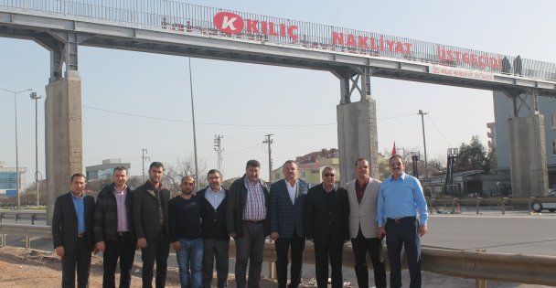 Üst geçit yaptırdı
