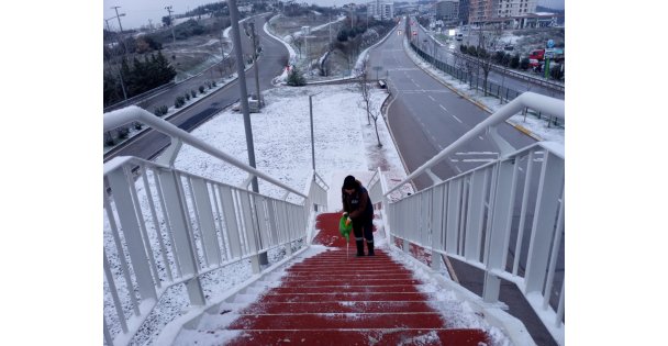 Üstgeçitlerde Buzlanmaya Karşı Çalışma