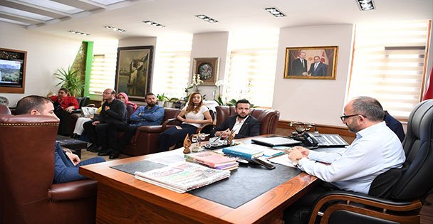 Üzülmez genç izmitlileri kabul ett