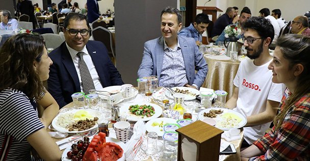 Vakıf ve GTÜ öğrencileri iftar yaptı