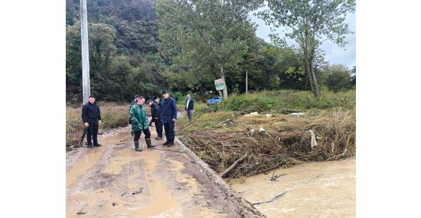 Vali Aktaş, Gebze'de Sele Kapılan Vatandaşları Arama Çalışmalarında İncelemelerde Bulundu