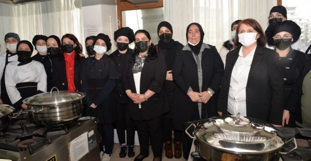 Vali Eşi Selda Yavuz Çayırova'da