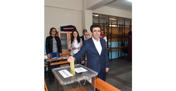 Vali Güzeloğlu Oyunu Kullandı