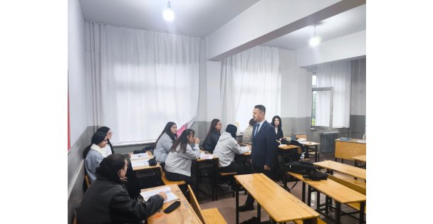 Vali İlhami Aktaş, Güne Okul Ziyareti ile Başladı
