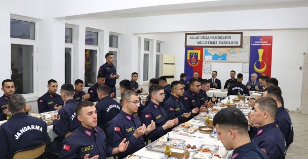 Vali İlhami Aktaş, Jandarma Erlerle İftarda Bir Araya Geldi