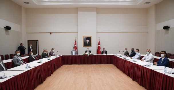 Vali Yavuz Muhtarlarla Bir Araya Geldi