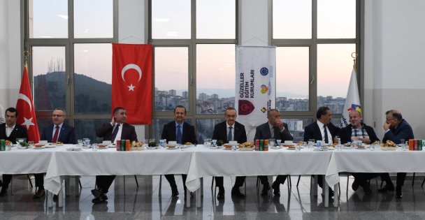 Vali Yavuz, Sanayicilerle İftar Sofrasında Bir Araya Geldi