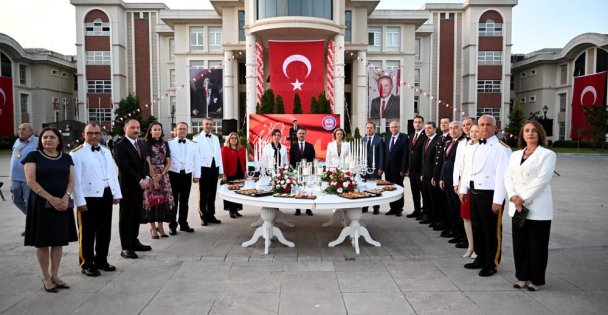 Valimiz İlhami Aktaş ve Eşi Songül Aktaş 30 Ağustos Zafer Bayramı Münasebetiyle Kabul Töreni Düzenledi