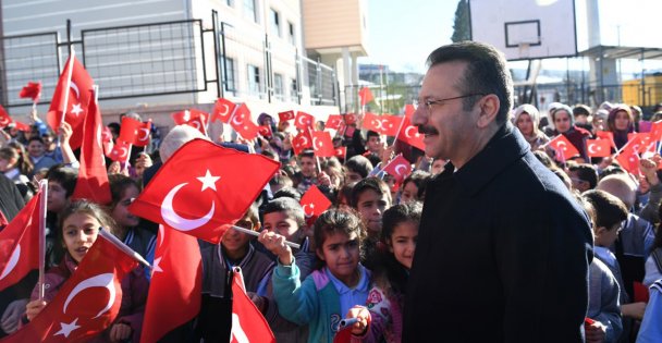 Valisi Aksoy'dan öğrencilere mesaj