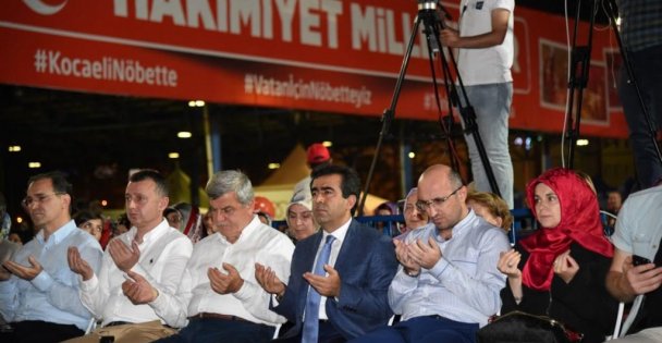 VATAN VE DEMOKRASİ NÖBETİ 13. GÜNÜNDE