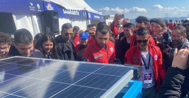 (VİDEOLU HABER) Selçuk Bayraktar: 'TEKNOFEST'te bu yıl sadece 1 milyon öğrenci yarışmalara başvurdu'