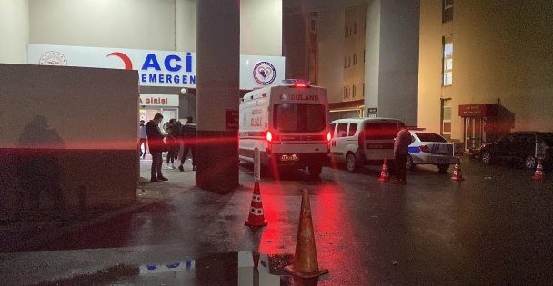 (VİDEOLU) Hastane Bahçesinde Alnından Vurulmuş Halde Ölü Bulundu