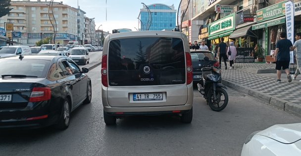 (VİDEOLU) Hatalı Dönüş Kazaya Sebep Oldu: 1 Yaralı