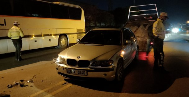 (VİDEOLU) Kocaeli'de İki Otomobil Çarpıştı: 1 Yaralı