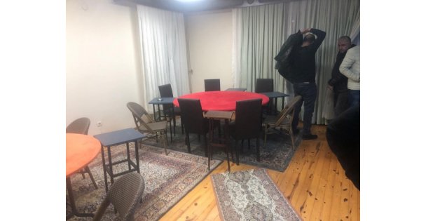 Villayı Kumarhaneye Çeviren 16 Kişi Suçüstü Yakalandı